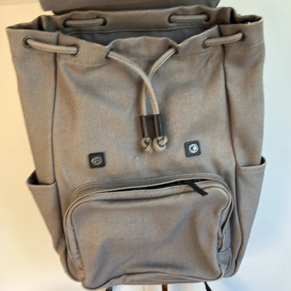 Everlane euc front